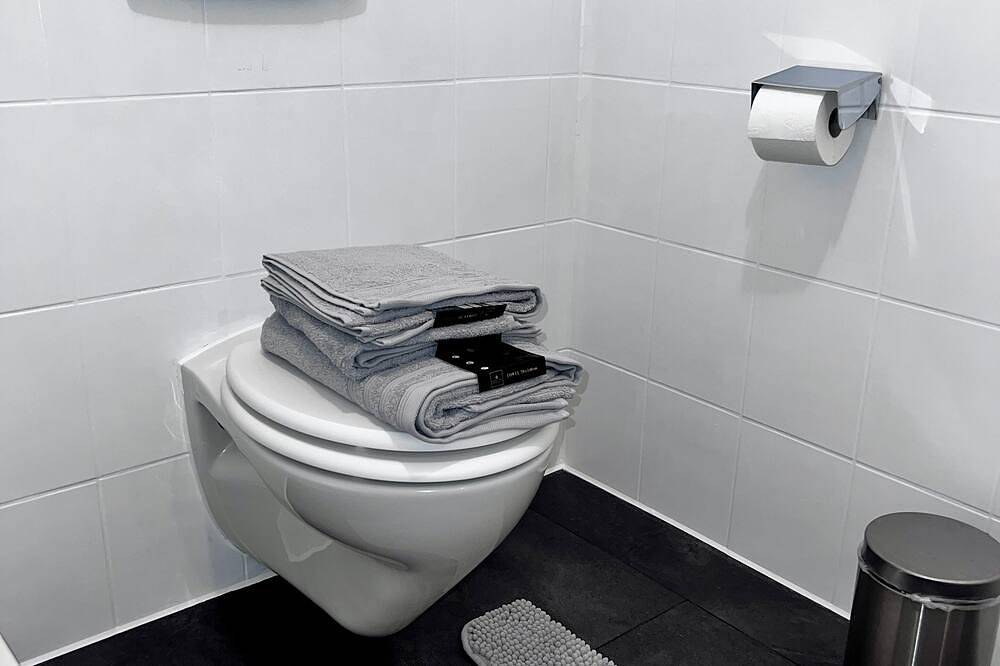 Ganze Wohnung, Apartment Ferienwohnung mit Grünem Blick Terrasse & Neu saniert 24h Check-In in Freudenberg am Main, Taubertal