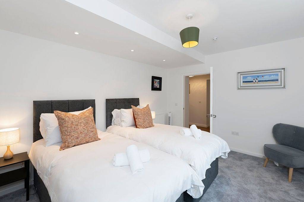 Guestready - Spacious 2bed with Private Patio in Edinburgh, Edinburgh and Lothian