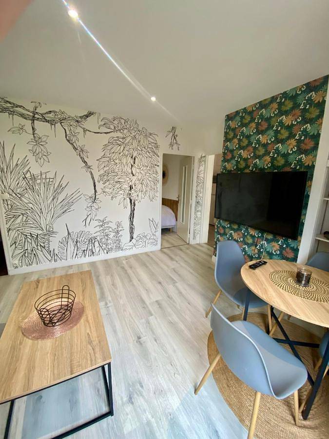 Maison ville T2 quartier calme Parking Gratuit in Saint-Julien-les-Villas, Aube