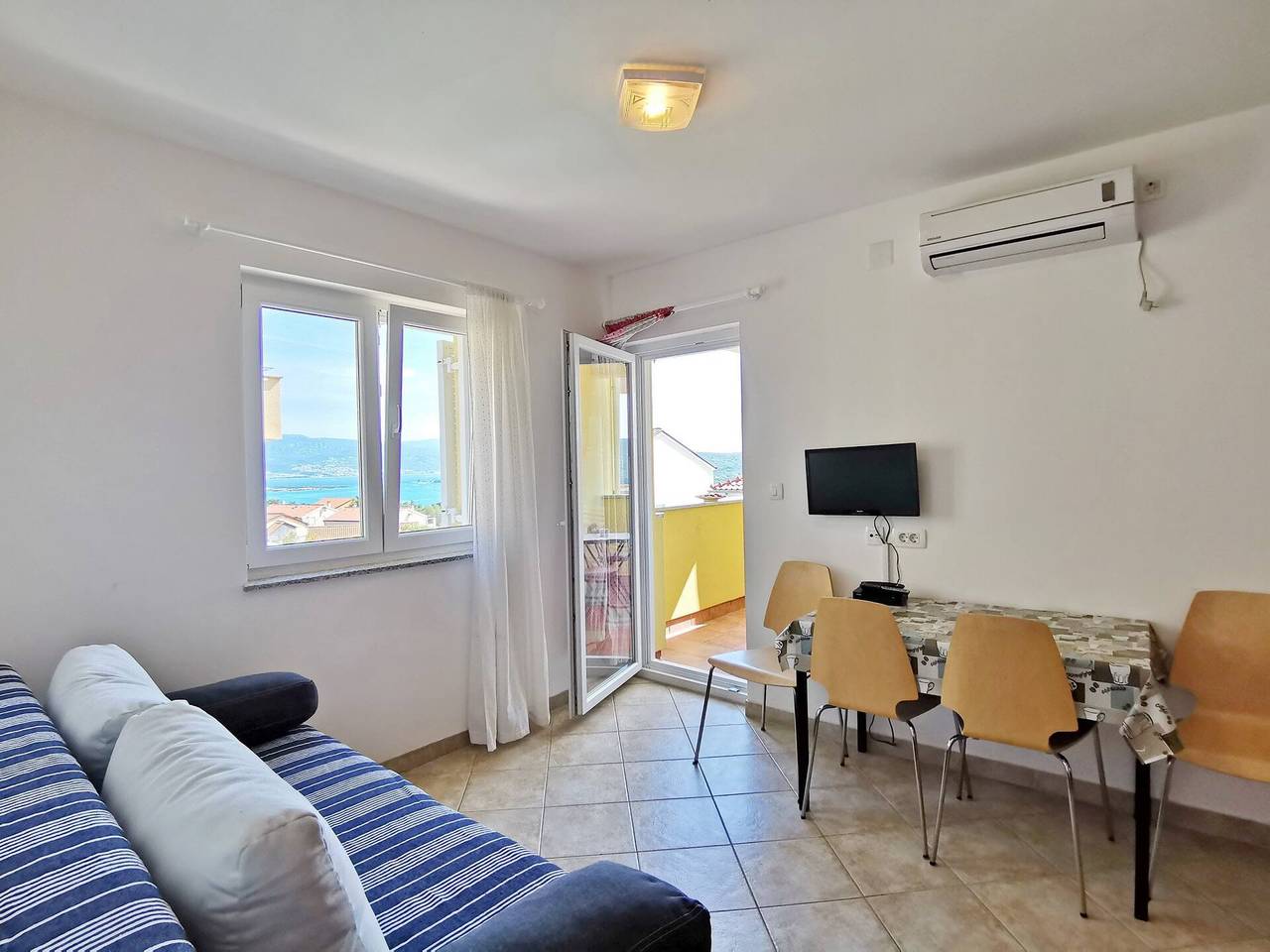 Ganze Wohnung, Apartment Pinta de Sol - Meerblick, haustierfreundlich, Balkon, Grill, privater Parkplatz in Čižići, Krk