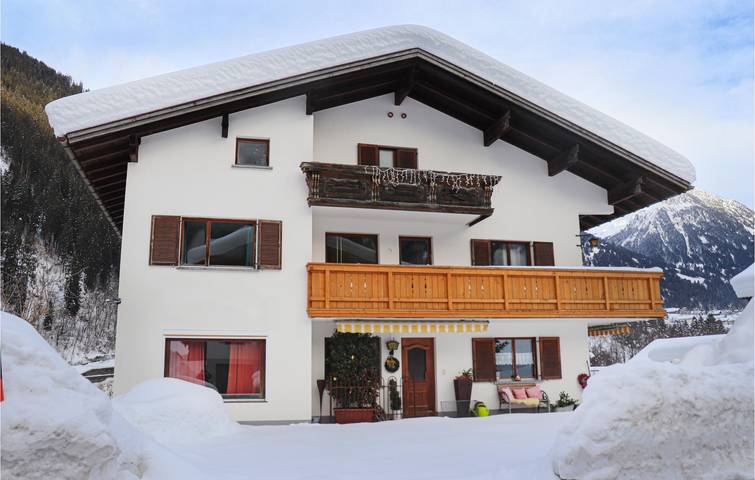 Ferienhaus für 18 Personen, mit Terrasse und Garten sowie Sauna im Montafon - 4