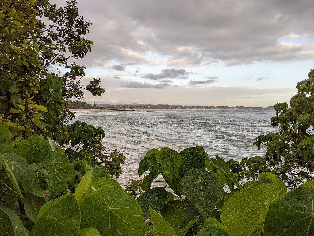 Ganze Wohnung, Luxury Beachside Courtyard resort apartment 2 br 2 bath Family sized, beach 1min in Kirra, Queensland