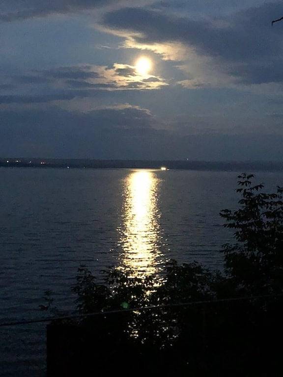 August-September-Rabatt im Herzen des Weinlandes! Wein schlürfen, baden, entspannen in Seneca Lake