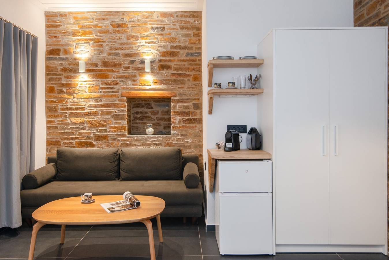White & black Suites – Suite Trois in Platis Gialos Sifnos, Cyclades