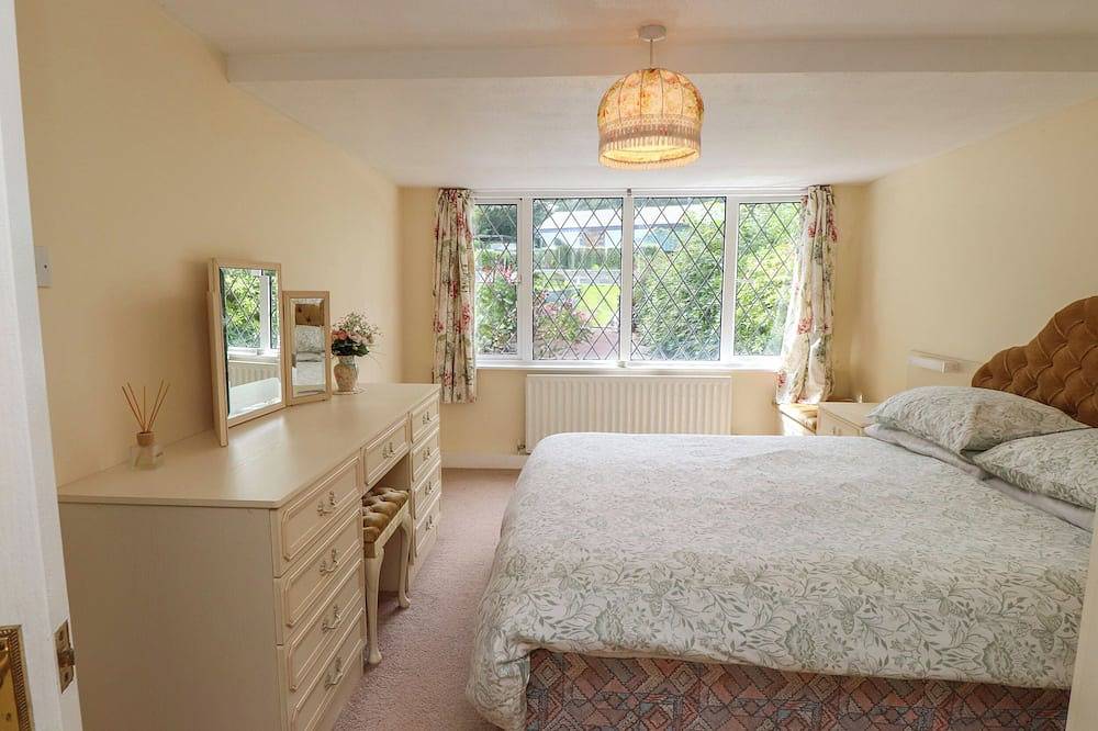 Ty’R Glyn, pet friendly, country holiday cottage in Llanbedrog in Llanbedrog, Gwynedd