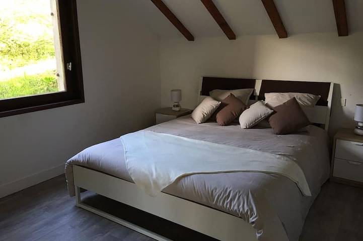 Location de vacances pour 10 personnes, avec terrasse et jardin ainsi que sauna et jacuzzi à Cravant - 2