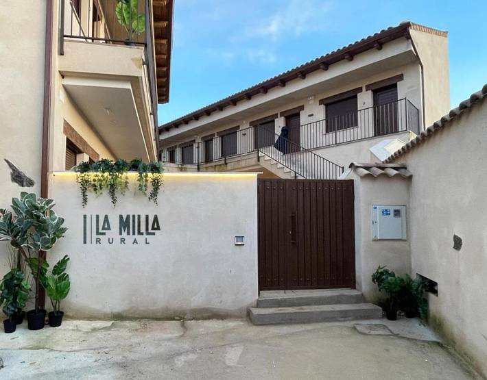 Casa rural para 27 personas, con piscina y terraza en Serradilla del Arroyo