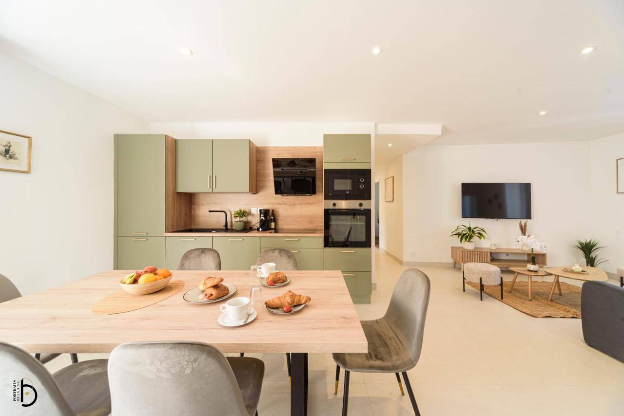 Appartement entier, Three-Bedroom Apartment in Montélimar, Région de nyons