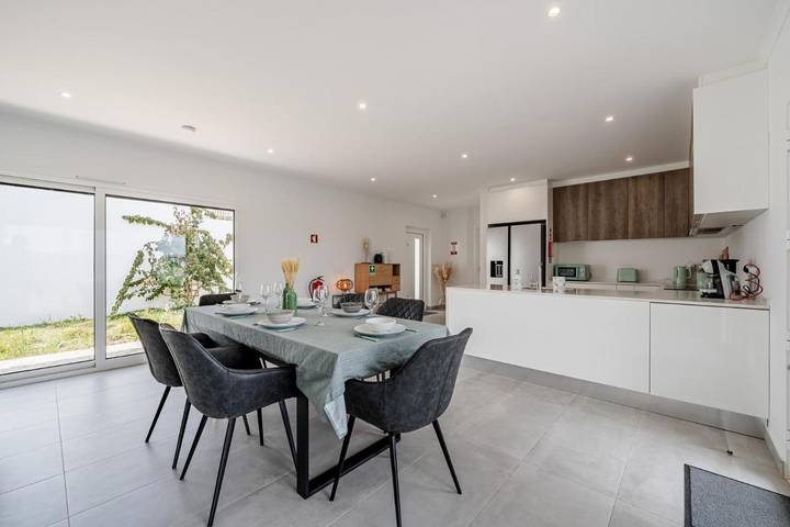 Location de vacances pour 8 personnes, avec jardin ainsi que piscine et terrasse à Cadaval - 3