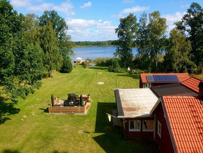 Ferienhaus direkt am See Åsnen (Achtung: Kein Strom und fliessend Wasser) in Åsnen