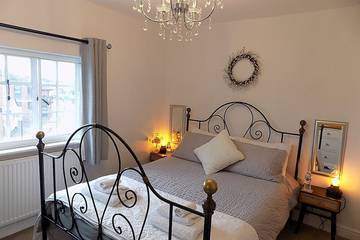 Glamping for 6 People in Amesbury, Wiltshire, Photo 1