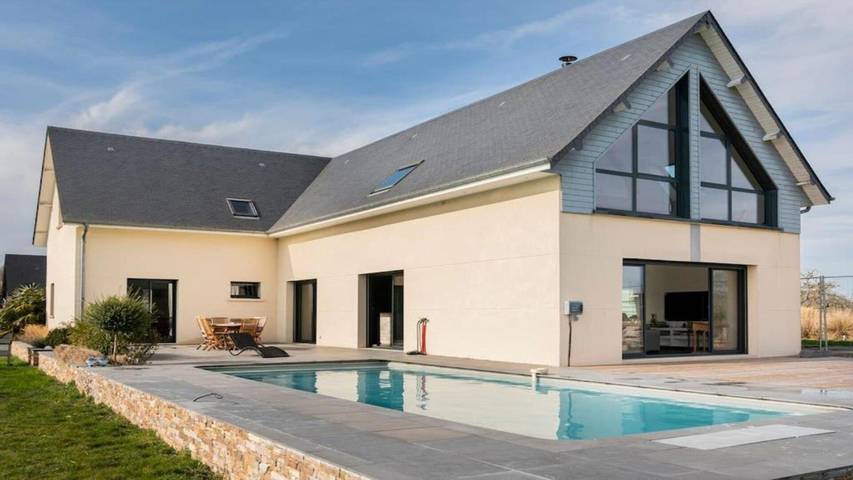 Gîte pour 10 personnes, avec piscine ainsi que terrasse et jardin, animaux acceptés à Le Mesnil-sous-Jumièges