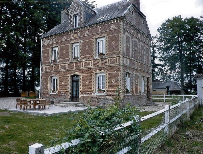 Gîte pour 8 personnes, avec Terrasse et Jardin ainsi que Piscine et Vue
