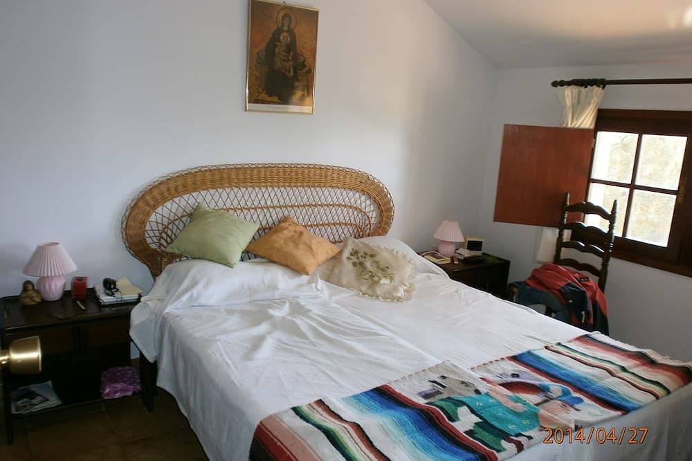 Detached family house, private garage and sea views in Supermaresme, Sant Vicenç de Montalt