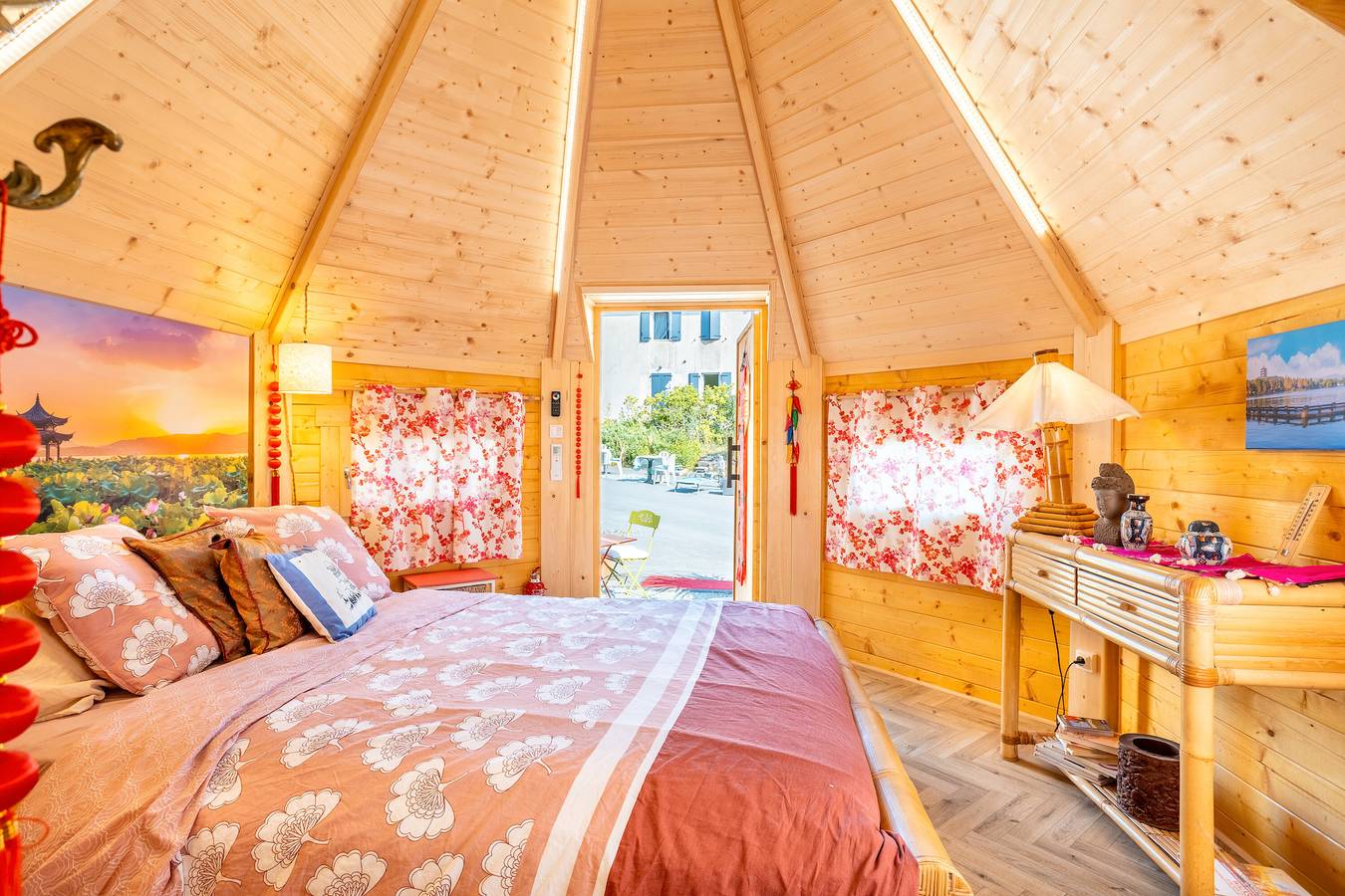 Les Philous Gourmands - Guest Room Chalet 'Chine' with Private Terrace in Sèvremont, Fontenay-le-Comte