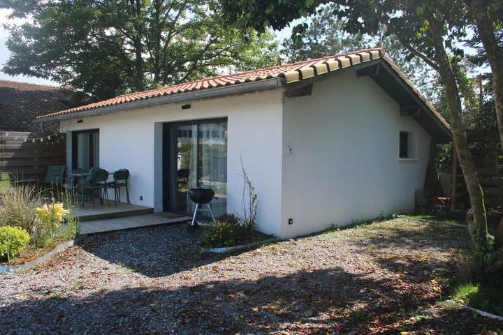 Gîte pour 4 personnes, avec jardin à Tosse - 2