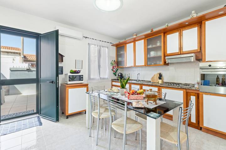 Ferienhaus 'Marcello' mit Bergblick, Privater Terrasse und Klimaanlage in San Vero Milis, Sardinien