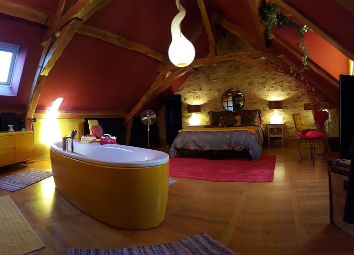 Chambre d’hôte pour 3 personnes, avec piscine ainsi que vue et jardin, animaux acceptés à Yvré-l'Évêque - 4