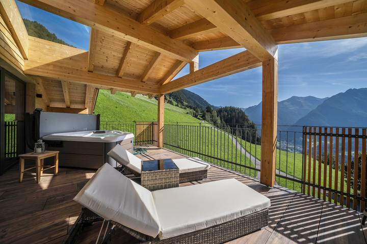 Entire apartment, "Sunnseitn Lodge Apt Moutainsuite" with whirlpool, infrared sauna, panoramic mountain terrace in Stuls, Moos in Passeier