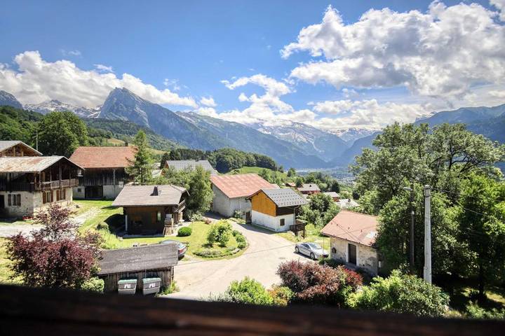 Chambre d’hôte pour 15 personnes, avec piscine et jacuzzi ainsi que sauna et jardin, adapté aux familles à Samoëns - 2