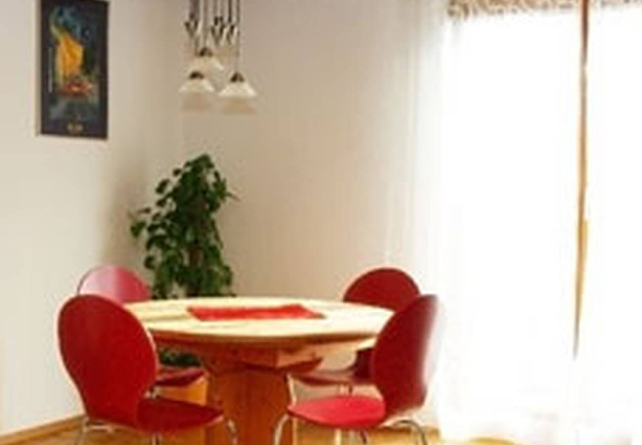 Ganze Wohnung, Ferienwohnung 'Widenhorn' mit Seeblick, Gemeinschaftsgarten und Wi-Fi in Sipplingen, Region Bodensee-Oberschwaben