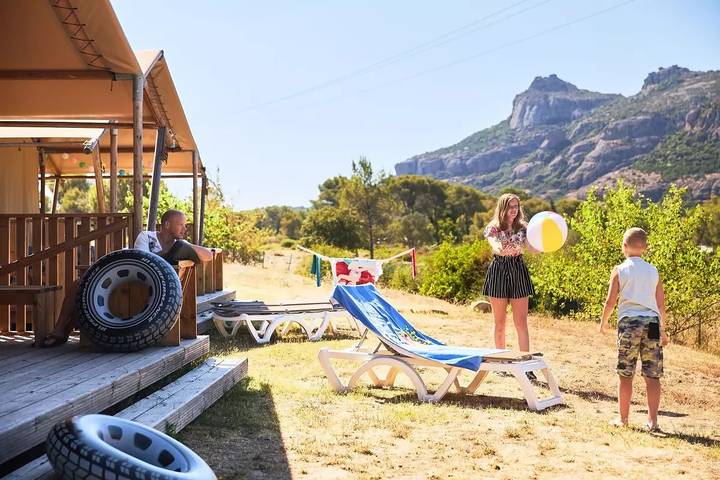 Gîte pour 6 personnes, avec terrasse à Le Muy - 4