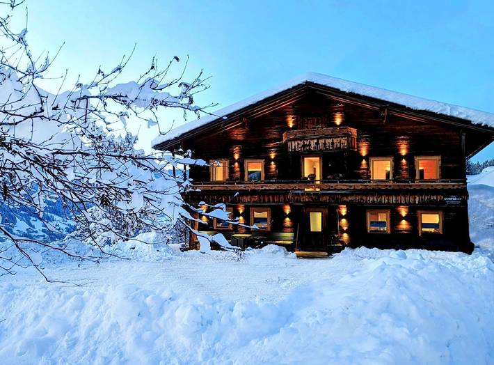 Hütte für 15 Personen, mit Balkon und Terrasse sowie Garten und Sauna in Aschau im Zillertal