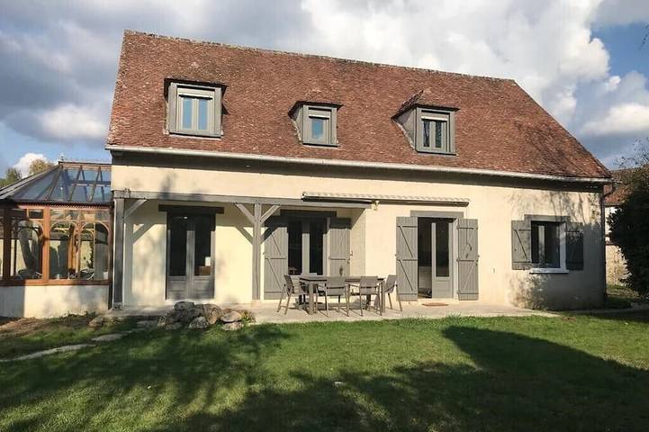 Location de vacances pour 10 personnes, avec terrasse et jardin à Le Vaudoué