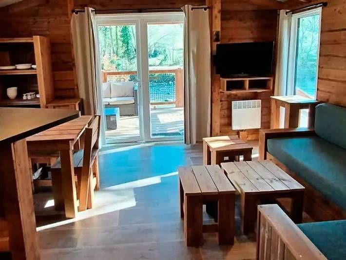 Camping Des Gaves - Tente en toile et en bois 5 personnes - Lodge Confort 3 Pièces 5 Personnes + Tv in Laruns, Béarn