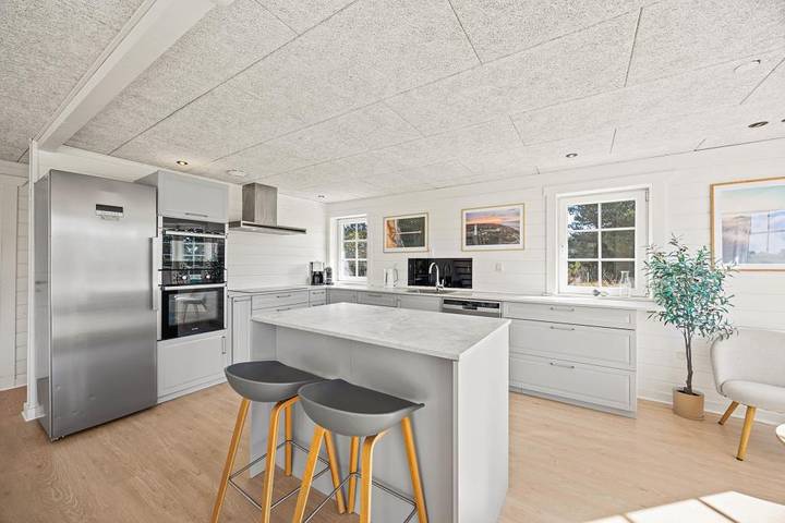 Nice holiday home with whirlpool, sauna and pool in Blåvand in Blavand, Región de Varde