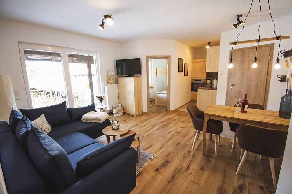 Ganze Wohnung, Neue, gemütliche Ferienwohnung direkt an der Haselbach in Bischofsheim an der Rhön, Rhön-Bayern