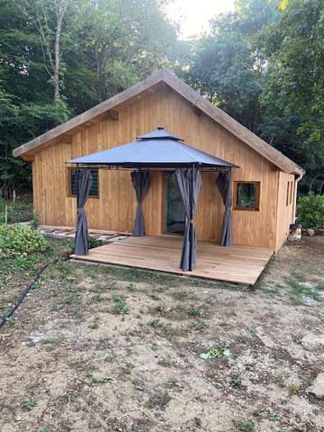 Gîte pour 2 personnes, avec Terrasse ainsi que Jardin et Vue à Montlay-en-Auxois