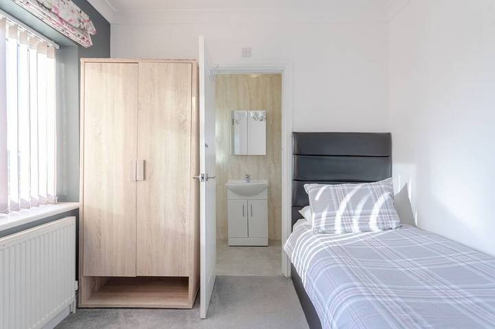 Familienzimmer mit eigenem Bad in Harrow, London