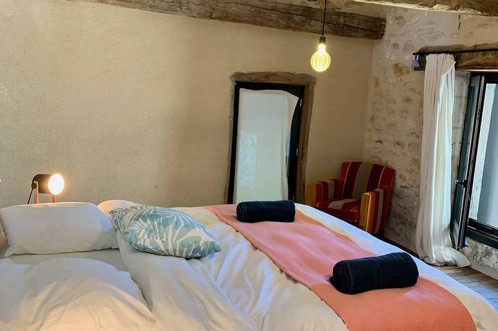 Location de vacances pour 15 personnes, avec terrasse et jardin à Milhac-de-Nontron - 2