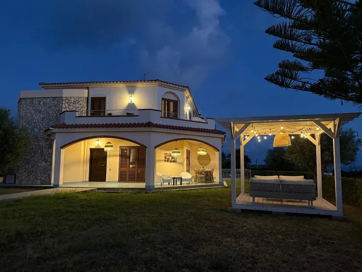 Villa pour 10 personnes, avec piscine ainsi que vue et jardin, animaux acceptés - 1