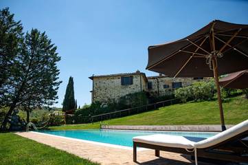 Gîte pour 2 personnes, avec piscine ainsi que terrasse et jardin à Castellina in Chianti