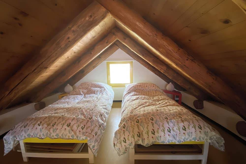 Renovated old cottage, surrounded by alpine nature in Lavizzara, Tessiner Alpen