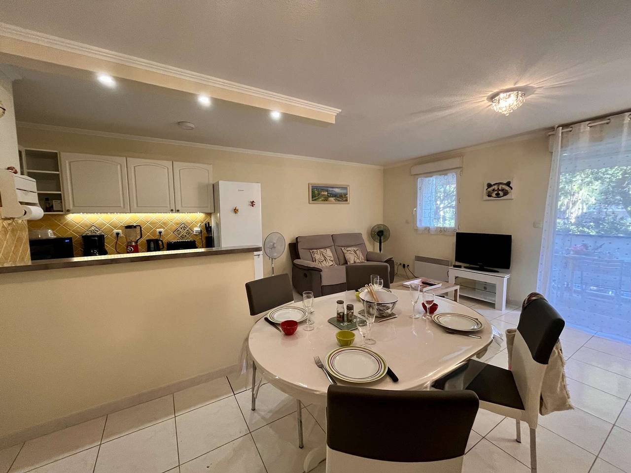 Ganze Wohnung, Geräumige 2-Zimmer-Wohnung für 4 Personen nahe Strand & Stadtzentrum in Cavalaire in Cavalaire-sur-Mer, Draguignan Region