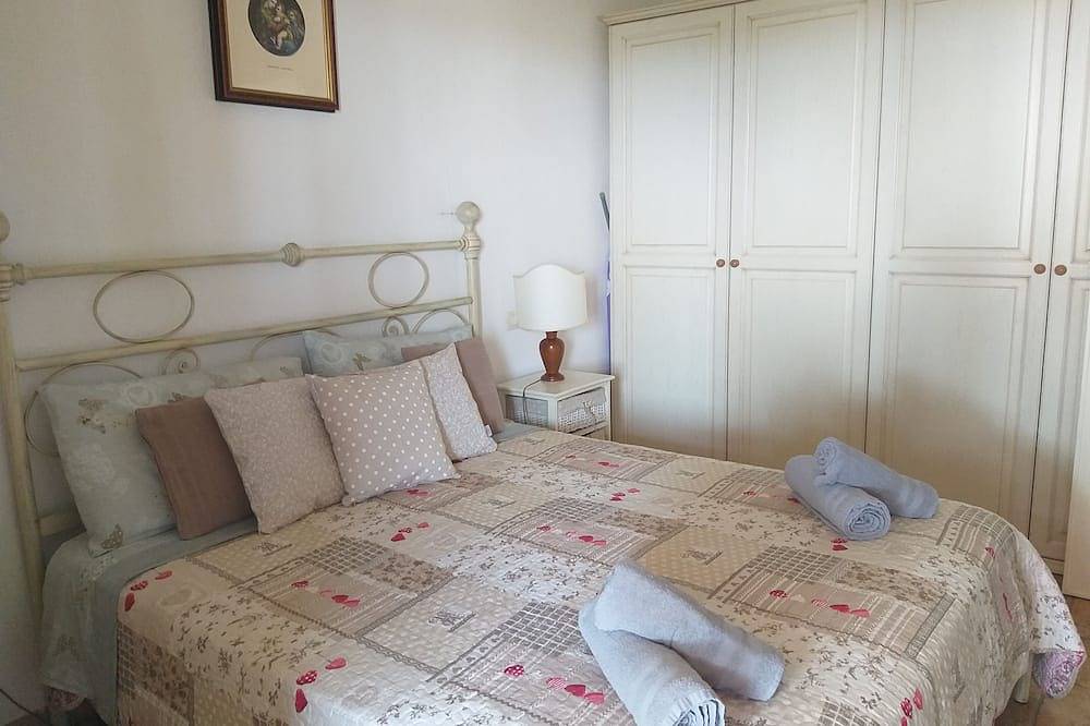 Villa with housekeeper 200 m from the sea in Porto Columbu (1 km from Pula in Porto Columbu, Sarroch