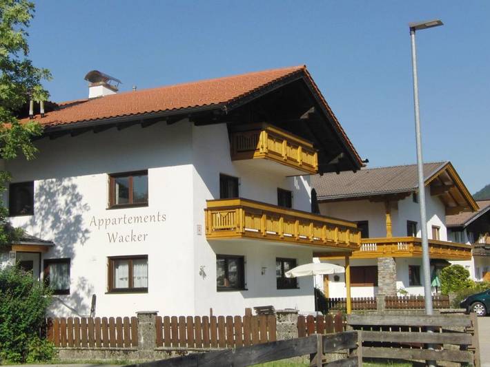 Vakantieappartement voor 4 personen, with tuin and sauna as well as uitzicht in Bichlbach