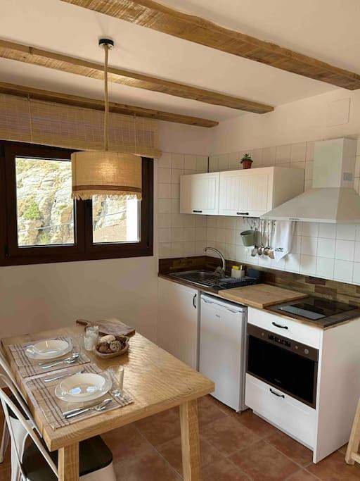 Apartamento entero, One-Bedroom Apartment in Allepuz, Provincia de Teruel