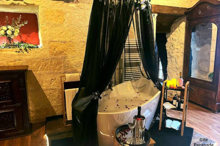 Hôtel pour 2 personnes dans Les Roches-l'Évêque - 2