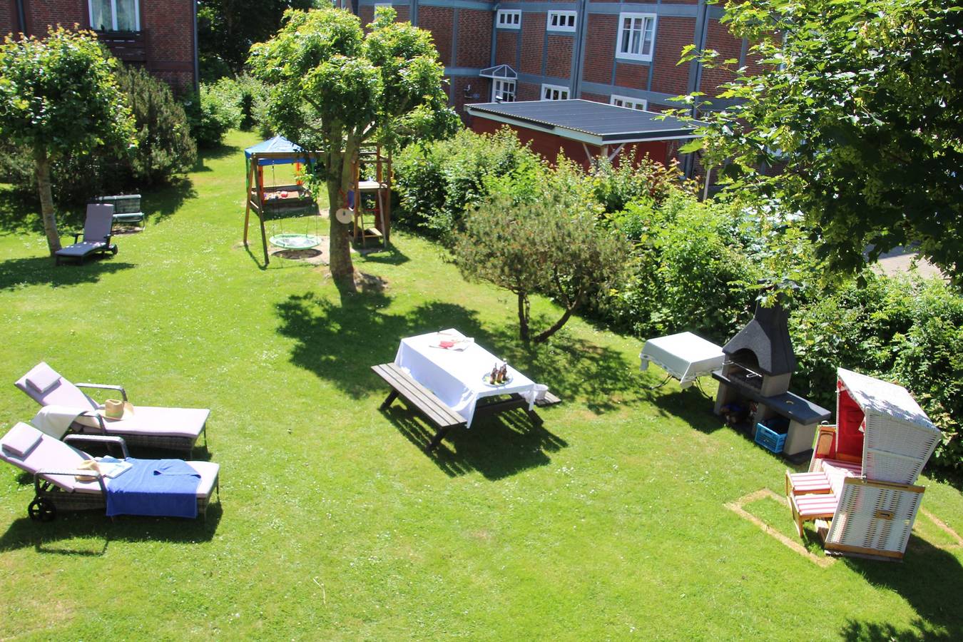 Entire apartment, Apartment 'Atlanta 206' with Shared Terrace, Private Garden and Wi-Fi in Pellworm, North Friesland