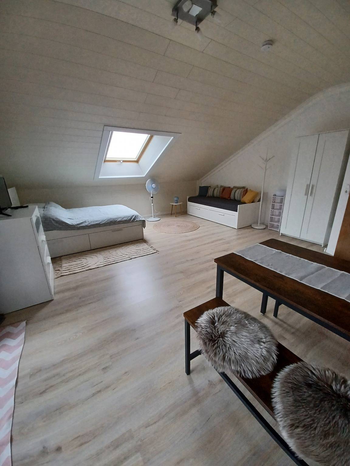 Ganzes Studio, Studio 'Kampenwand' mit Bergblick, Balkon und Wi-Fi in Bad Endorf, Chiemsee