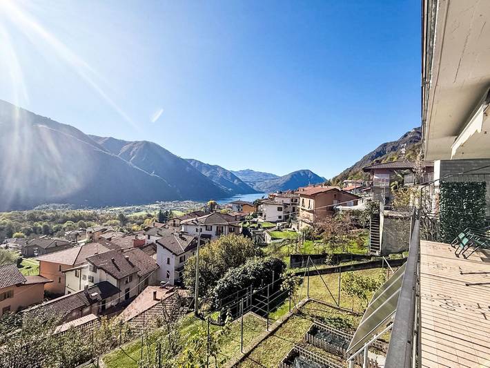 Ferienwohnung für 3 Personen, mit Balkon und Seeblick sowie Garten