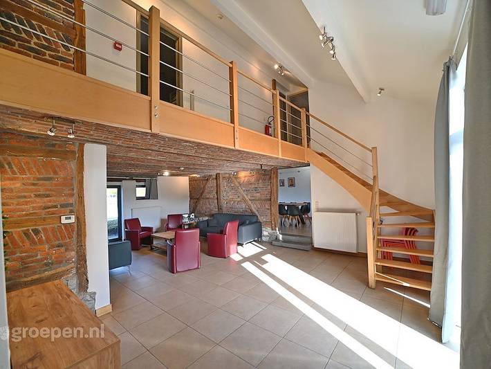 Location de vacances pour 14 personnes, avec terrasse ainsi que vue sur le lac et jardin dans Petit-Han - 3