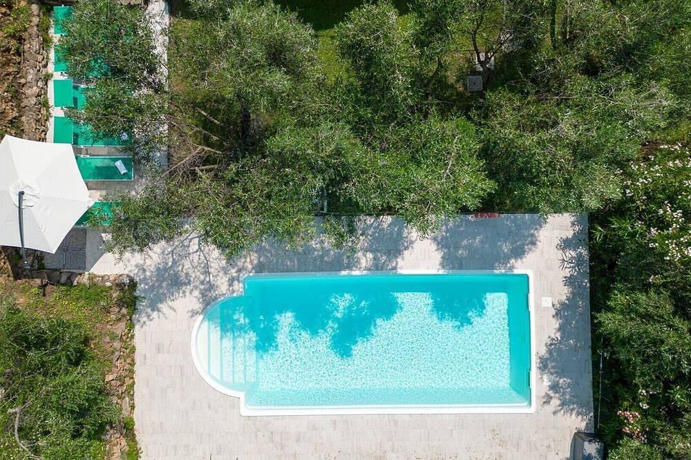 Piscina Privata -Agriturismo Fattoria La Pieve-Villa Fico  da Pisa in Calci, Pisa e dintorni