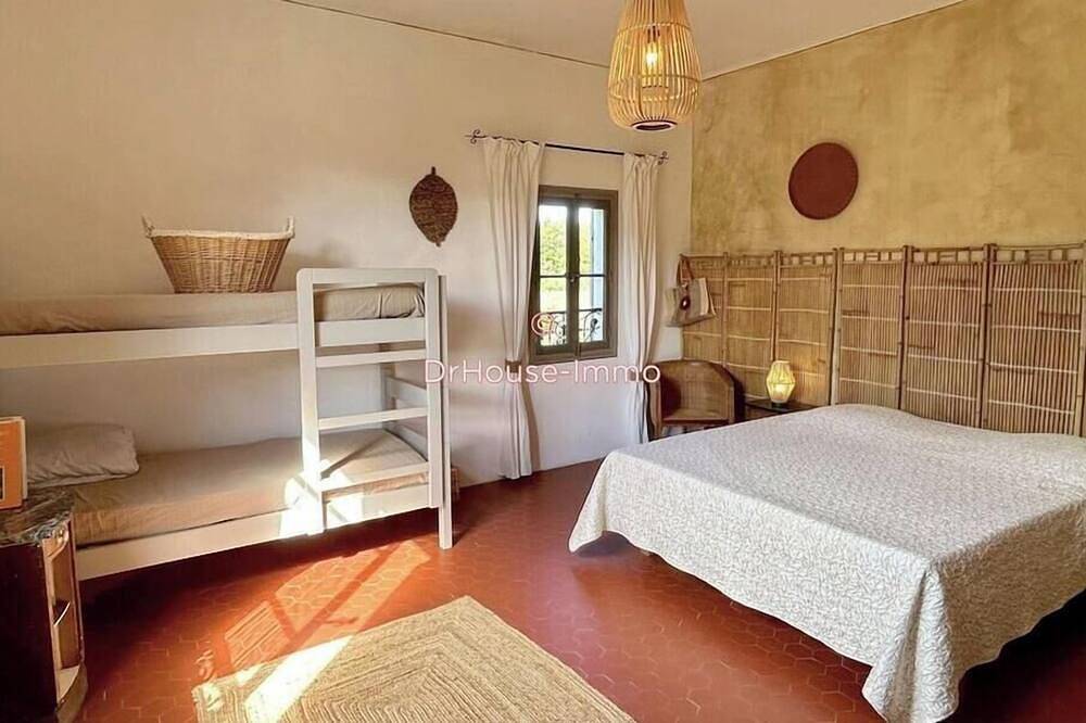 Altes provenzalisches Bauernhaus mit Pool für 12 Personen, 6 Schlafzimmer, (+ auf Anfrage) in Villecroze, Draguignan Region
