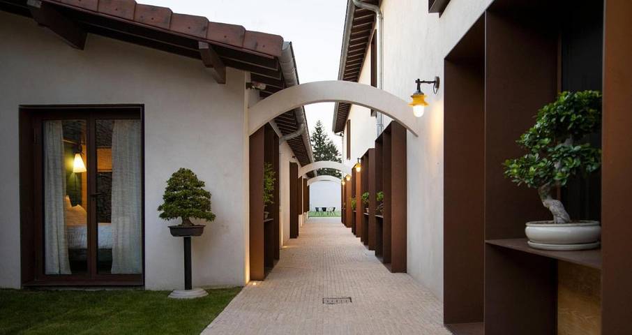 Hôtel pour 2 personnes, avec vue ainsi que jardin et piscine à Saint-Cyr-au-Mont-d'Or - 2