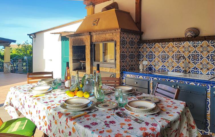 Cozy Apartment with WiFi, AC, Parking, Terrace & Garden - Near Trabia Coastline in Trabia, Palermo Province